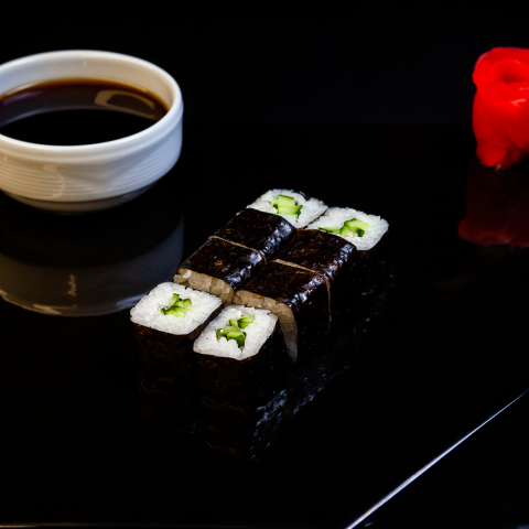 Маки с огурцом