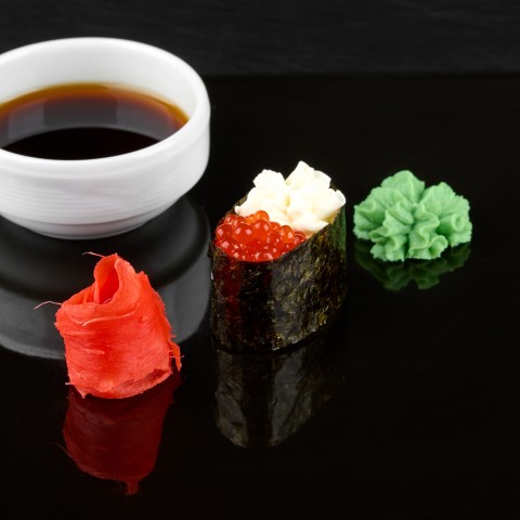 Гункан с икрой 