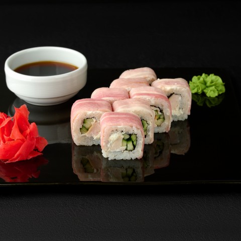 Ролл с беконом