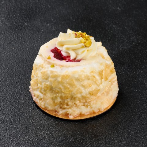 Меренговый рулет Вишня