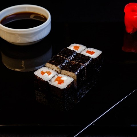 Маки с томатом