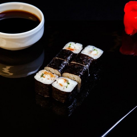 Маки с угрём