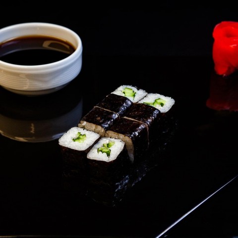 Маки с огурцом