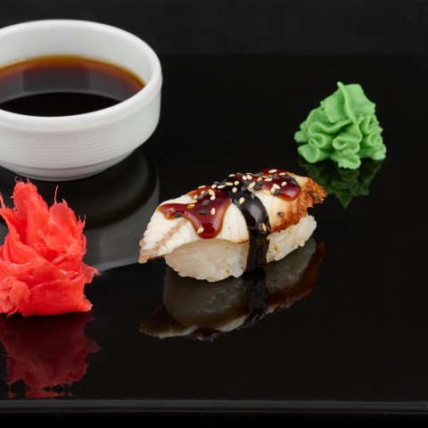 Суши с угрём 